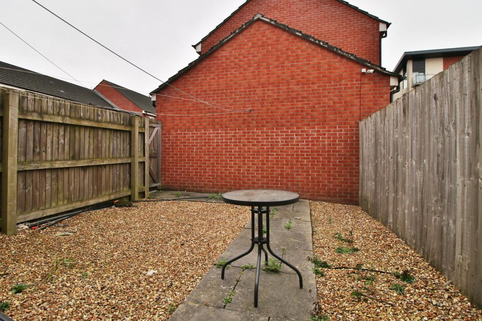 Spacious 5 Bedroom | With Fenced Backyard Ньюпорт Екстер'єр фото